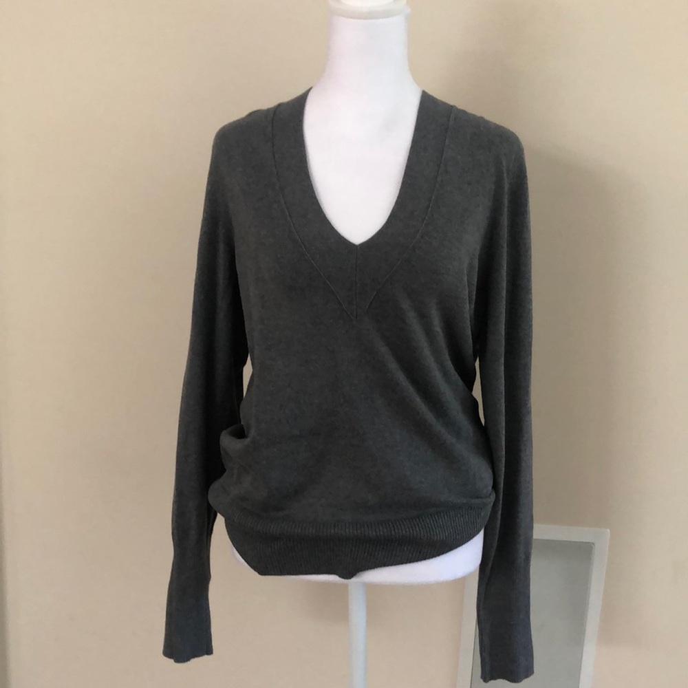 Banana Republic grey v neck sweater. Silk cotton cashmere. M. Good condition.